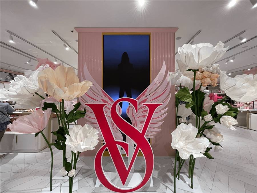 Victoria's Secret paper flowers