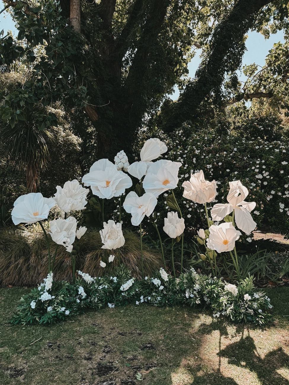 Classic White Giant Flowers Set